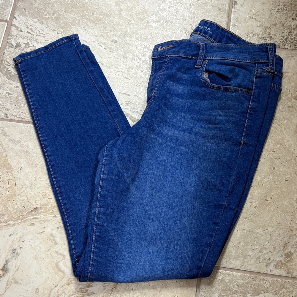 Women’s mid rise skinny leg jean